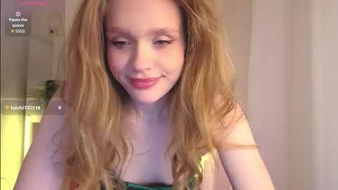 Snapshot of flirtypixy chatting on September 11, 10:22 pm Polly online show from September 11, 10:22 pm