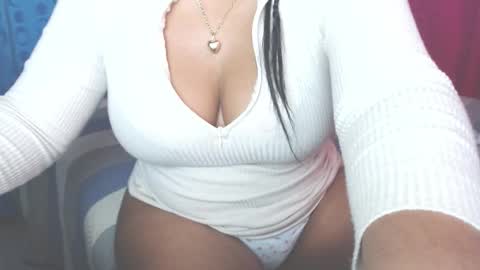 Snapshot of flora886505 chatting on September 24, 1:56 am flora886505 online show from September 24, 1:56 am