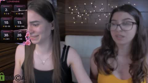 Snapshot of flora_ri chatting on February 7, 9:15 pm just ask me online show from February 7, 9:15 pm