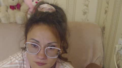 say meow and send tip  online show from June 1, 12:17 pm