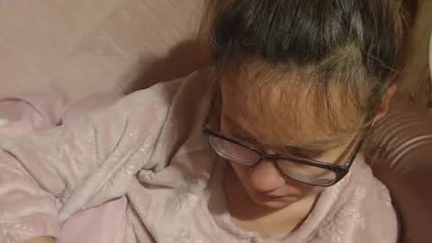 say meow and send tip  online show from October 22, 6:31 pm