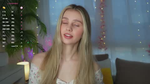 Snapshot of fluffy_angel chatting on February 3, 11:20 am Adeline online show from February 3, 11:20 am
