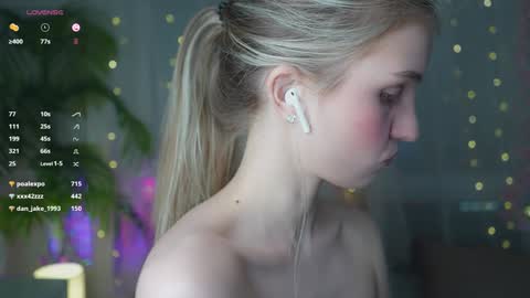 Snapshot of fluffy_angel chatting on January 27, 2:35 pm Adeline online show from January 27, 2:35 pm