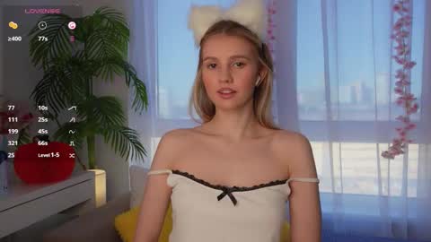 Snapshot of fluffy_angel chatting on February 24, 8:49 am Adeline online show from February 24, 8:49 am