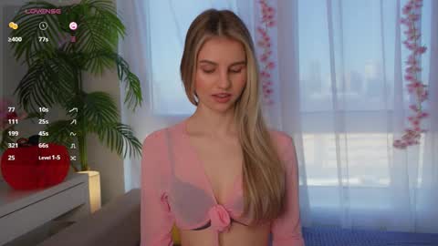 Snapshot of fluffy_angel chatting on February 19, 7:39 am Adeline online show from February 19, 7:39 am