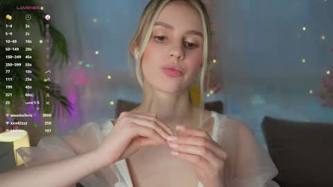 Snapshot of fluffy_angel chatting on January 29, 12:13 pm Adeline online show from January 29, 12:13 pm