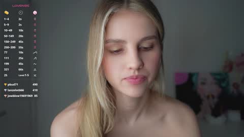 Snapshot of fluffy_angel chatting on January 28, 11:06 am Adeline online show from January 28, 11:06 am