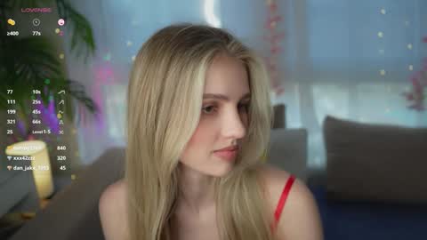 Snapshot of fluffy_angel chatting on January 22, 11:23 am Adeline online show from January 22, 11:23 am