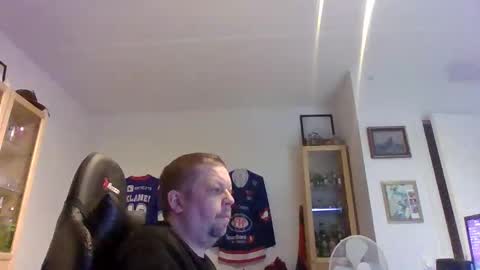 fluffy_espen online show from March 15, 8:51 am