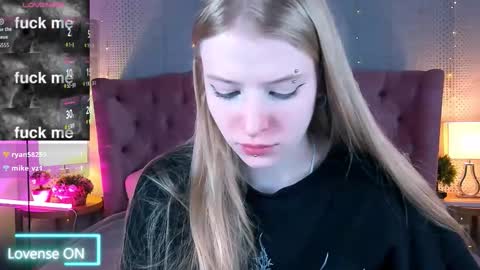 Mia online show from October 11, 9:51 pm