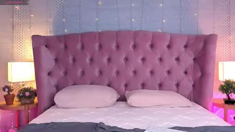 Mia online show from October 6, 9:10 pm