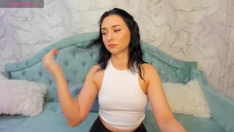 Snapshot of flufyfoxx chatting on September 11, 12:01 am Lina online show from September 11, 12:01 am