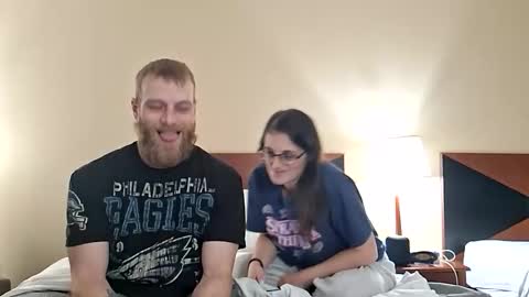 flyeaglesfly2009 online show from February 7, 2:14 am