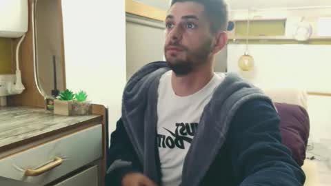 independent model online show from April 19, 6:54 pm