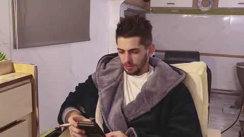 independent model online show from January 8, 6:58 pm