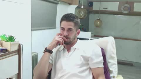 independent model online show from June 4, 8:04 pm
