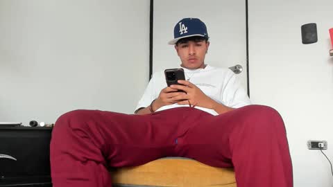 foot_master777 online show from September 30, 9:36 pm