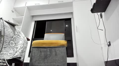 foot_master777 online show from September 24, 3:02 am