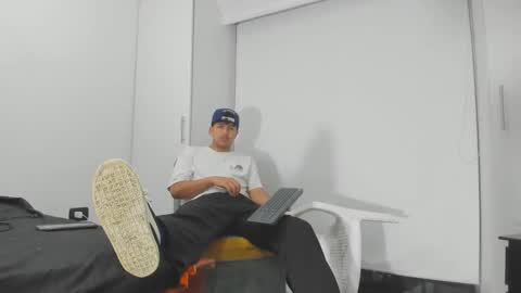 foot_master777 online show from October 13, 6:15 am