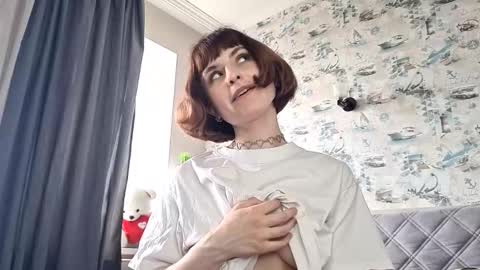 Snapshot of forbidden_fruity chatting on September 19, 9:46 am Laura online show from September 19, 9:46 am