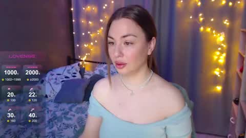 Snapshot of foreversmileme chatting on December 7, 11:29 pm Julia online show from December 7, 11:29 pm