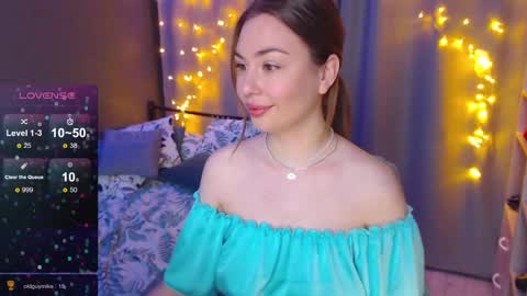 Snapshot of foreversmileme chatting on December 3, 1:14 am Julia online show from December 3, 1:14 am