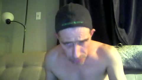 Snapshot of fouraide42 chatting on December 18, 3:37 am fouraide42 online show from December 18, 3:37 am