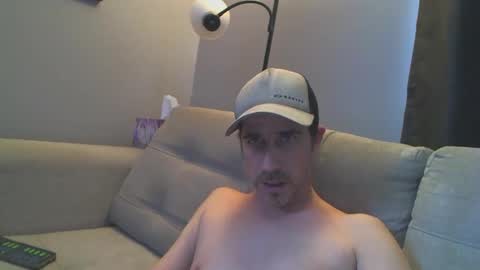 Snapshot of fouraide42 chatting on February 11, 12:47 pm fouraide42 online show from February 11, 12:47 pm