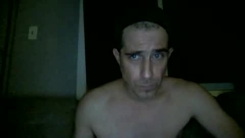 Snapshot of fouraide42 chatting on January 3, 8:00 am fouraide42 online show from January 3, 8:00 am