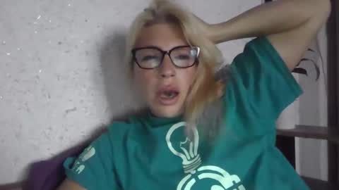 fox_red_lady7 online show from October 2, 1:43 pm