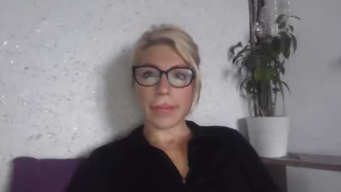 fox_red_lady7 online show from October 18, 9:46 am