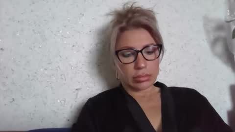 fox_red_lady7 online show from April 5, 8:33 am