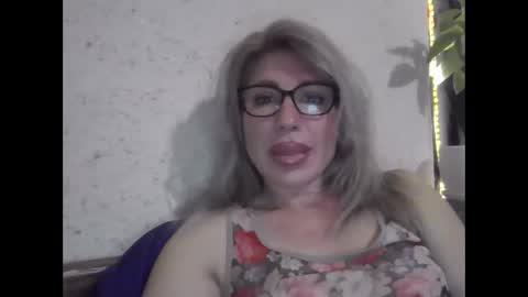 fox_red_lady7 online show from March 29, 9:05 pm