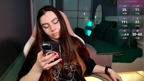 Snapshot of foxohlove chatting on March 9, 6:43 pm Foxy online show from March 9, 6:43 pm