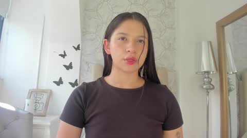 Snapshot of foxy200__ chatting on February 17, 7:33 pm Foxy online show from February 17, 7:33 pm