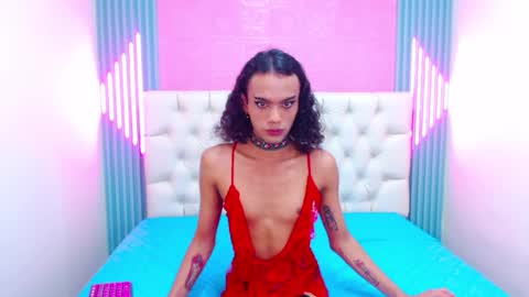 Ella online show from January 4, 2:04 pm