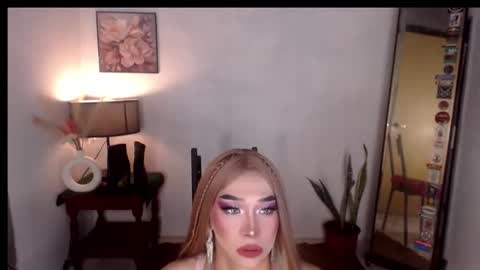 Snapshot of foxy_goddess chatting on September 17, 9:35 am foxy_goddess online show from September 17, 9:35 am