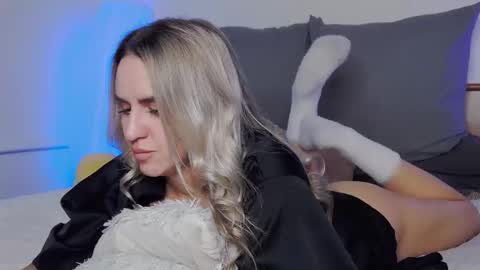 Foxy Kimmi online show from December 3, 7:09 am