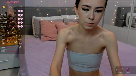 Snapshot of foxynika_ chatting on December 29, 4:30 pm Nikadont forgot give me thumbs up online show from December 29, 4:30 pm