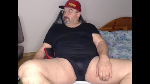 Snapshot of fraboys chatting on February 19, 8:01 am Fraboys online show from February 19, 8:01 am