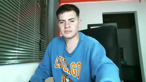 Snapshot of franccesco_699 chatting on February 5, 1:15 am franccesco_699 online show from February 5, 1:15 am