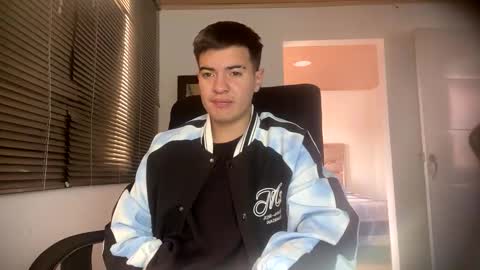 Snapshot of franccesco_699 chatting on March 5, 2:56 pm franccesco_699 online show from March 5, 2:56 pm