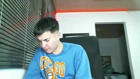 Snapshot of franccesco_699 chatting on March 6, 11:31 pm franccesco_699 online show from March 6, 11:31 pm