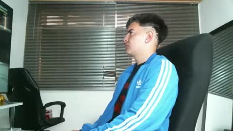 Snapshot of franccesco_699 chatting on September 10, 8:21 pm franccesco_699 online show from September 10, 8:21 pm