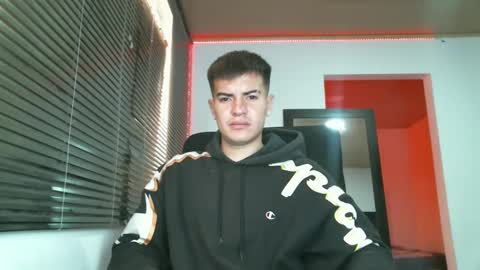 Snapshot of franccesco_699 chatting on February 27, 4:21 pm franccesco_699 online show from February 27, 4:21 pm