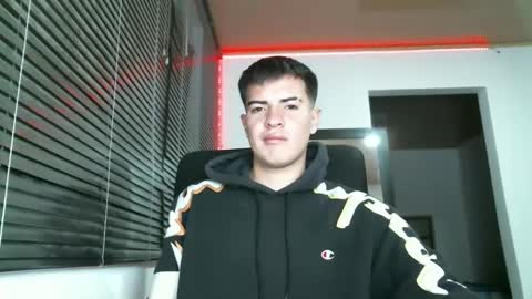 Snapshot of franccesco_699 chatting on March 7, 11:27 pm franccesco_699 online show from March 7, 11:27 pm