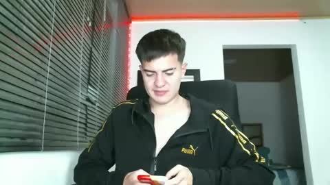 Snapshot of franccesco_699 chatting on March 11, 11:37 pm franccesco_699 online show from March 11, 11:37 pm