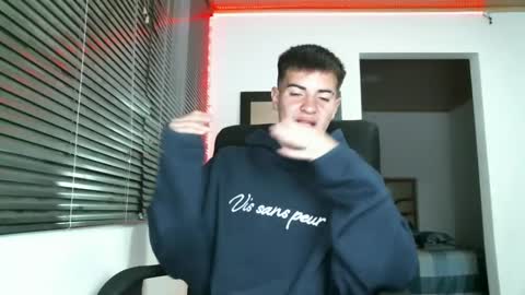 Snapshot of franccesco_699 chatting on February 19, 11:57 pm franccesco_699 online show from February 19, 11:57 pm