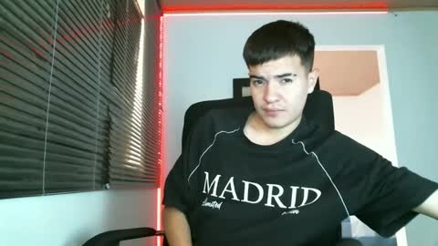 Snapshot of franccesco_699 chatting on March 3, 2:39 pm franccesco_699 online show from March 3, 2:39 pm