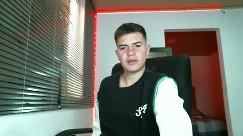 Snapshot of franccesco_699 chatting on February 22, 3:03 pm franccesco_699 online show from February 22, 3:03 pm